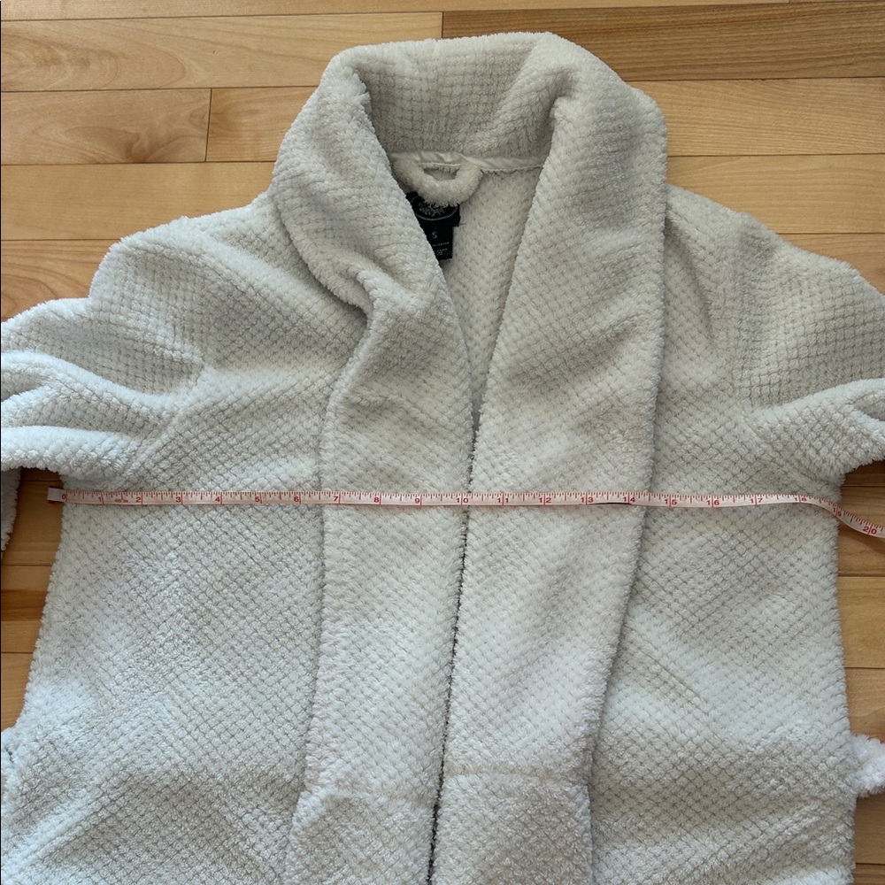 Small Laura Ashley Soft Cream Textured Robe - Picture 5 of 6